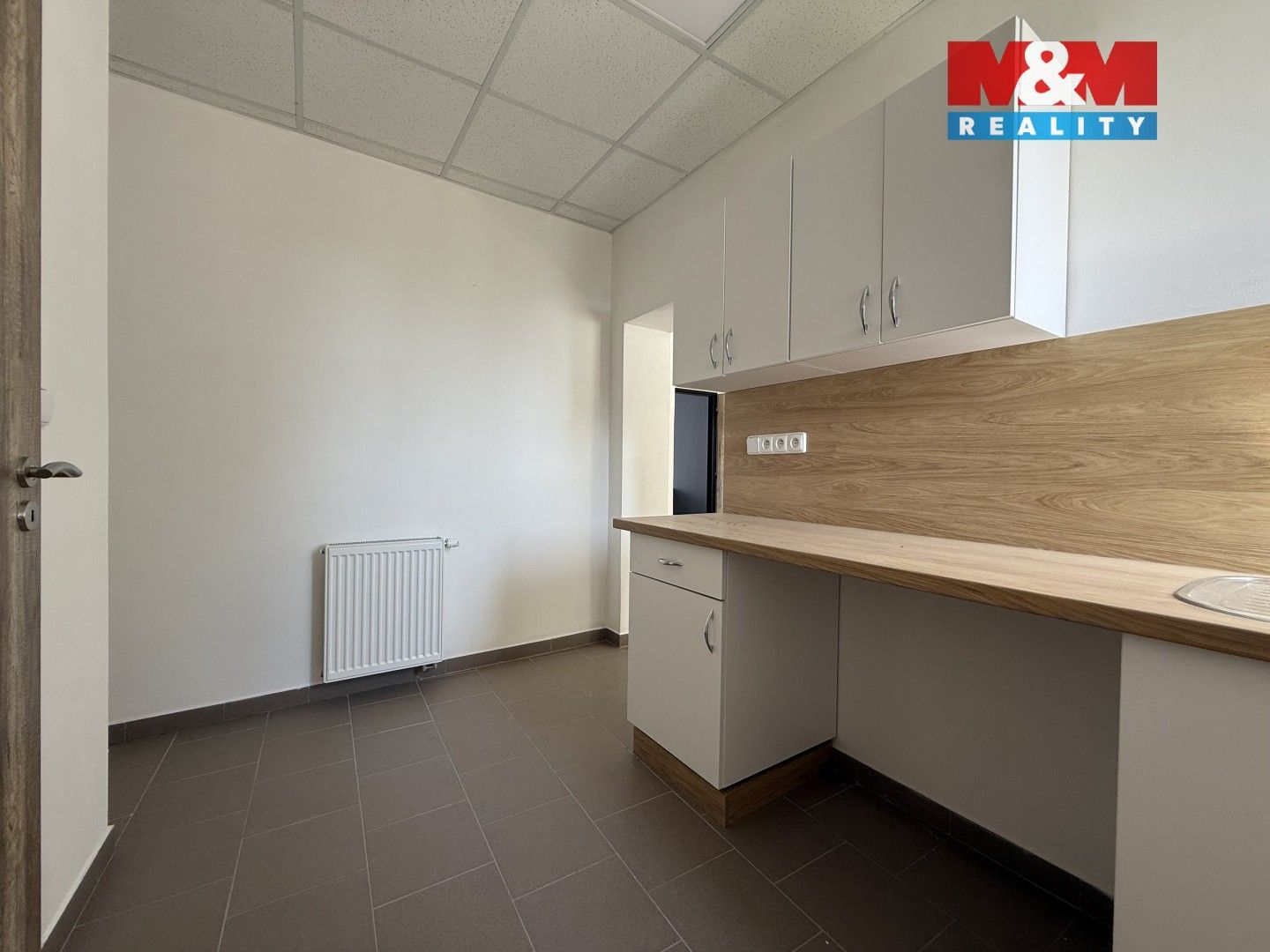Pronájem komerčního prostoru 260 m² - foto 2
