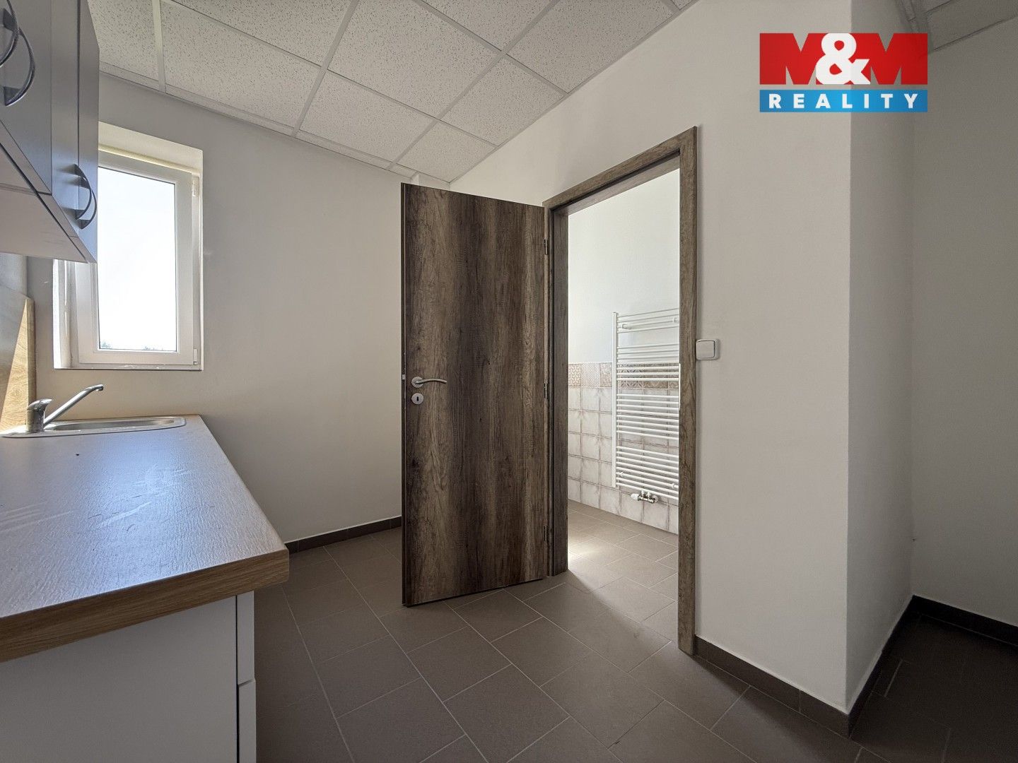 Pronájem komerčního prostoru 260 m² - foto 3