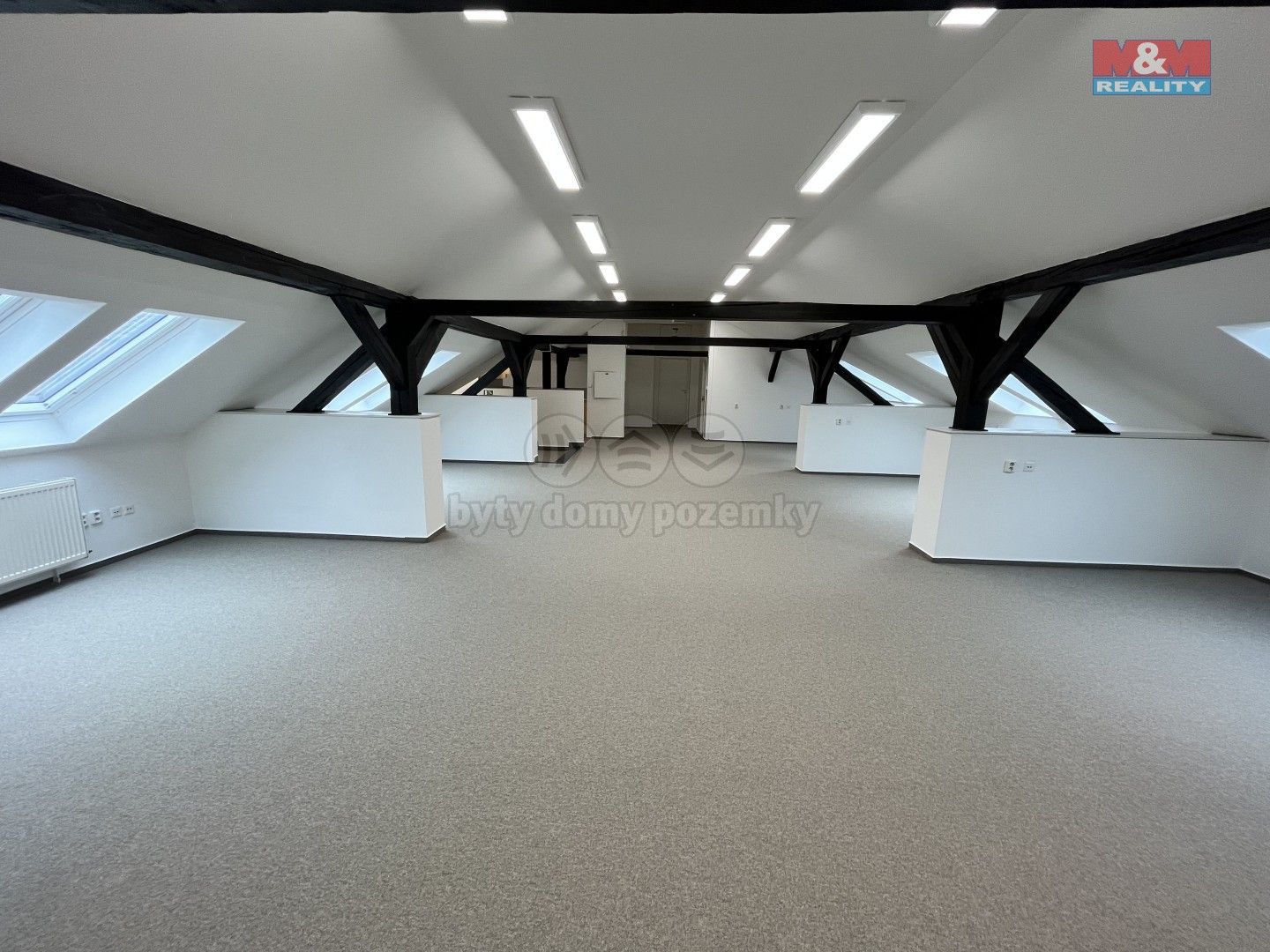 Pronájem komerčního prostoru 277 m² - foto 1