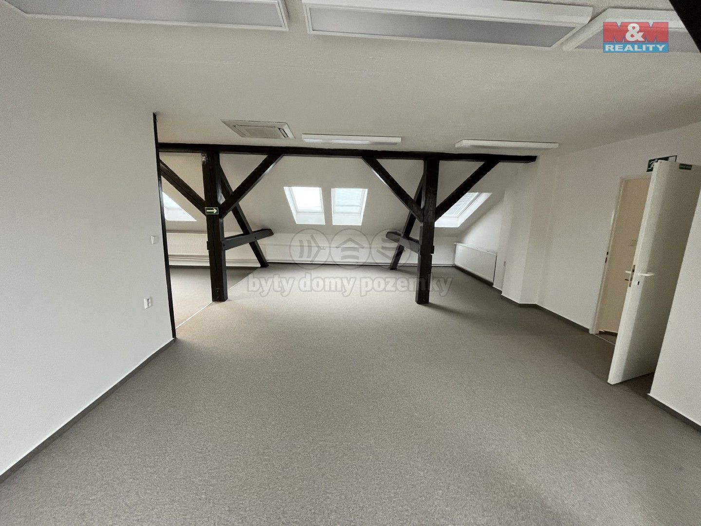 Pronájem komerčního prostoru 277 m² - foto 12