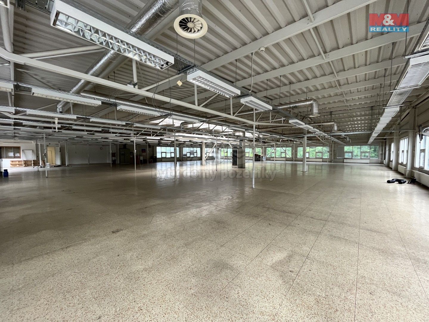 Pronájem komerčního prostoru 1095 m² - foto 6