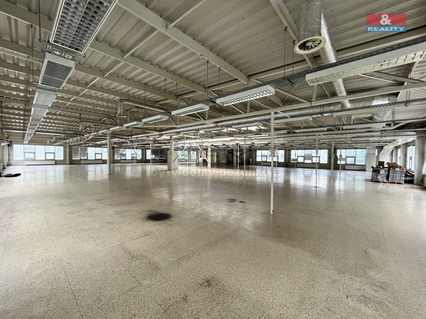 Pronájem komerčního prostoru 1095 m² - foto 2