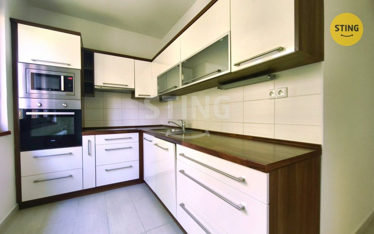 Pronájem bytu 3+1 74 m² - foto 1