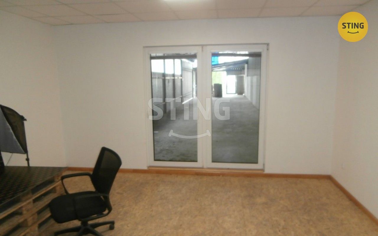 Pronájem komerčního prostoru 564 m² - foto 12