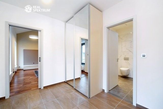 Pronájem bytu 2+kk 69 m² - foto 4