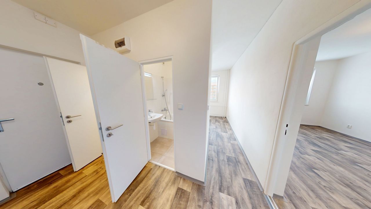 Pronájem bytu 2+1 59 m² - foto 3