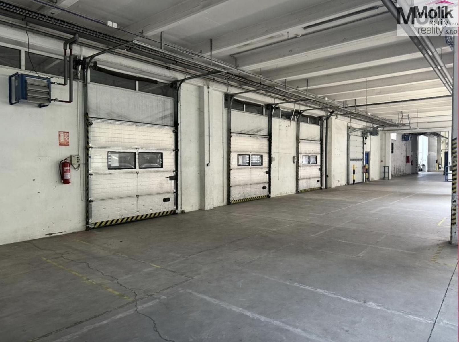 Pronájem komerčního prostoru 7300 m² - foto 9