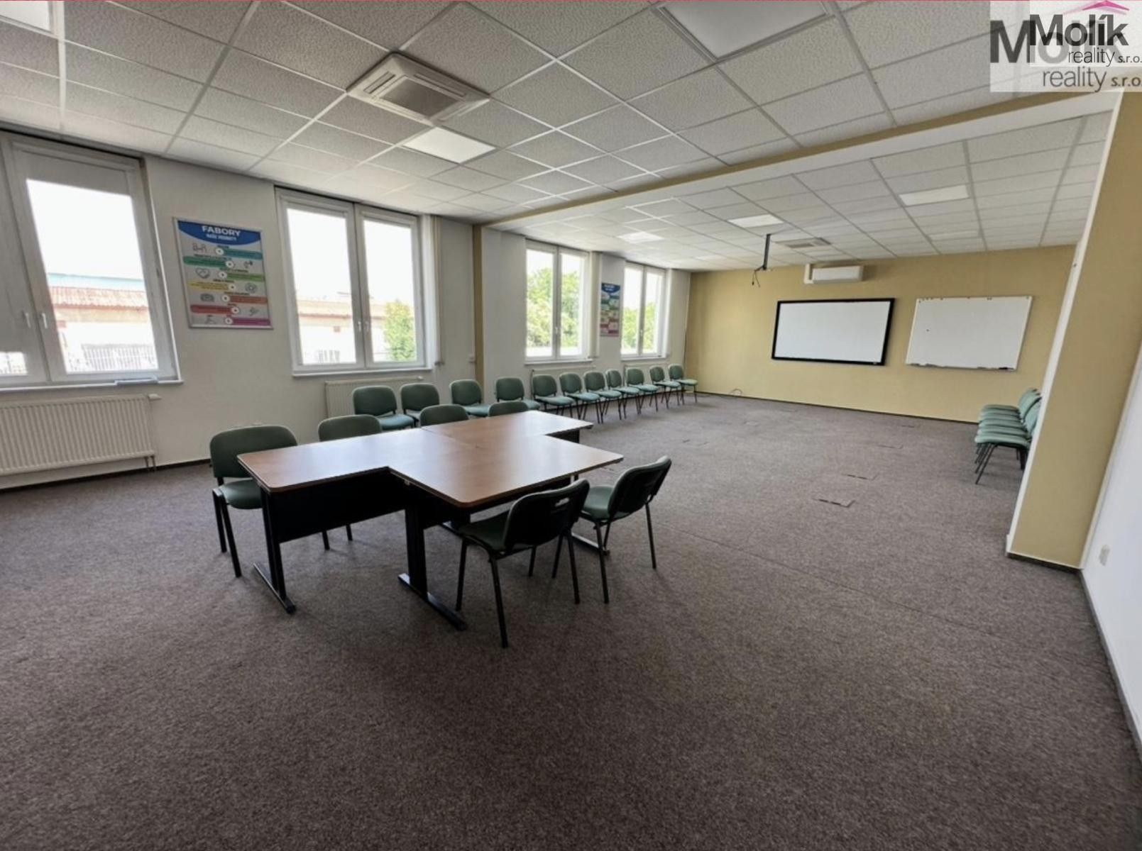 Pronájem komerčního prostoru 7300 m² - foto 24