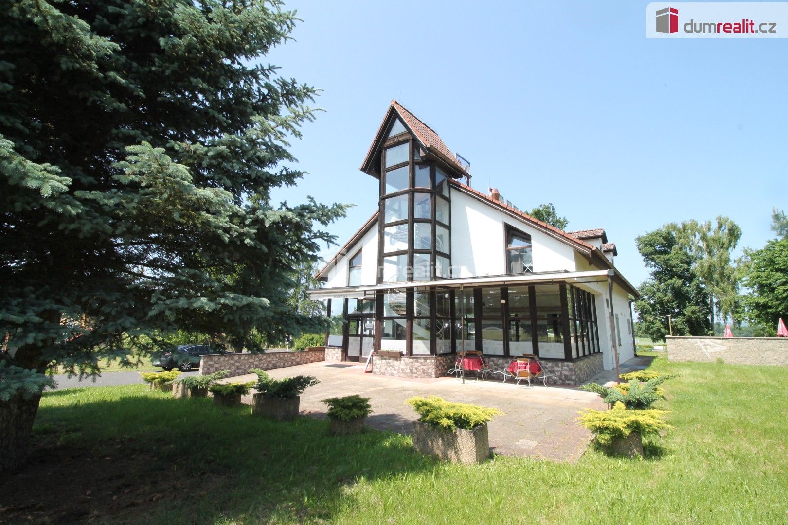 Prodej komerčního prostoru 700 m² - foto 1