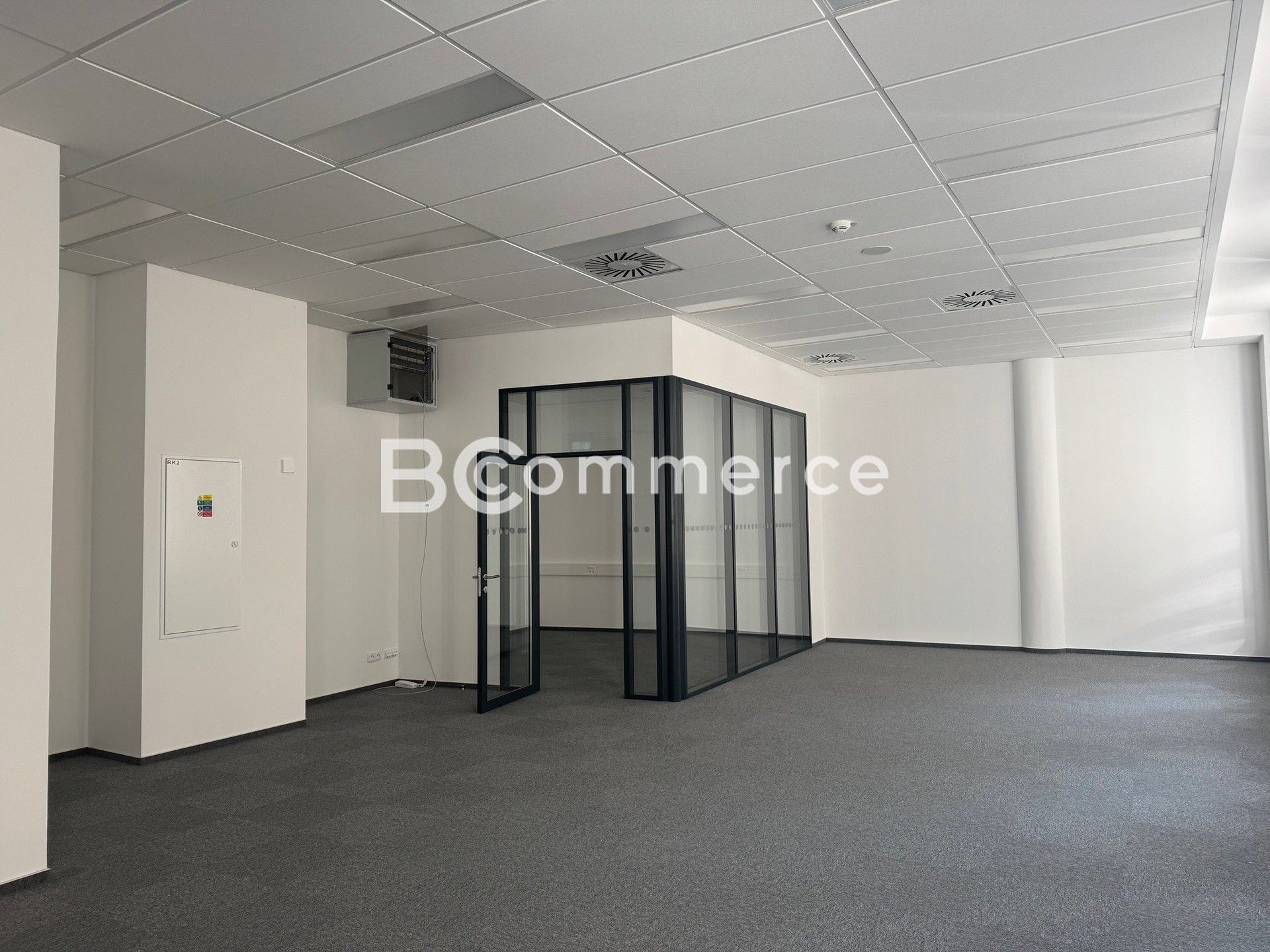 Pronájem komerčního prostoru 106 m² - foto 1