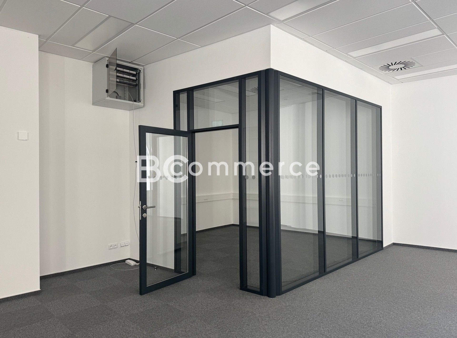 Pronájem komerčního prostoru 106 m² - foto 2