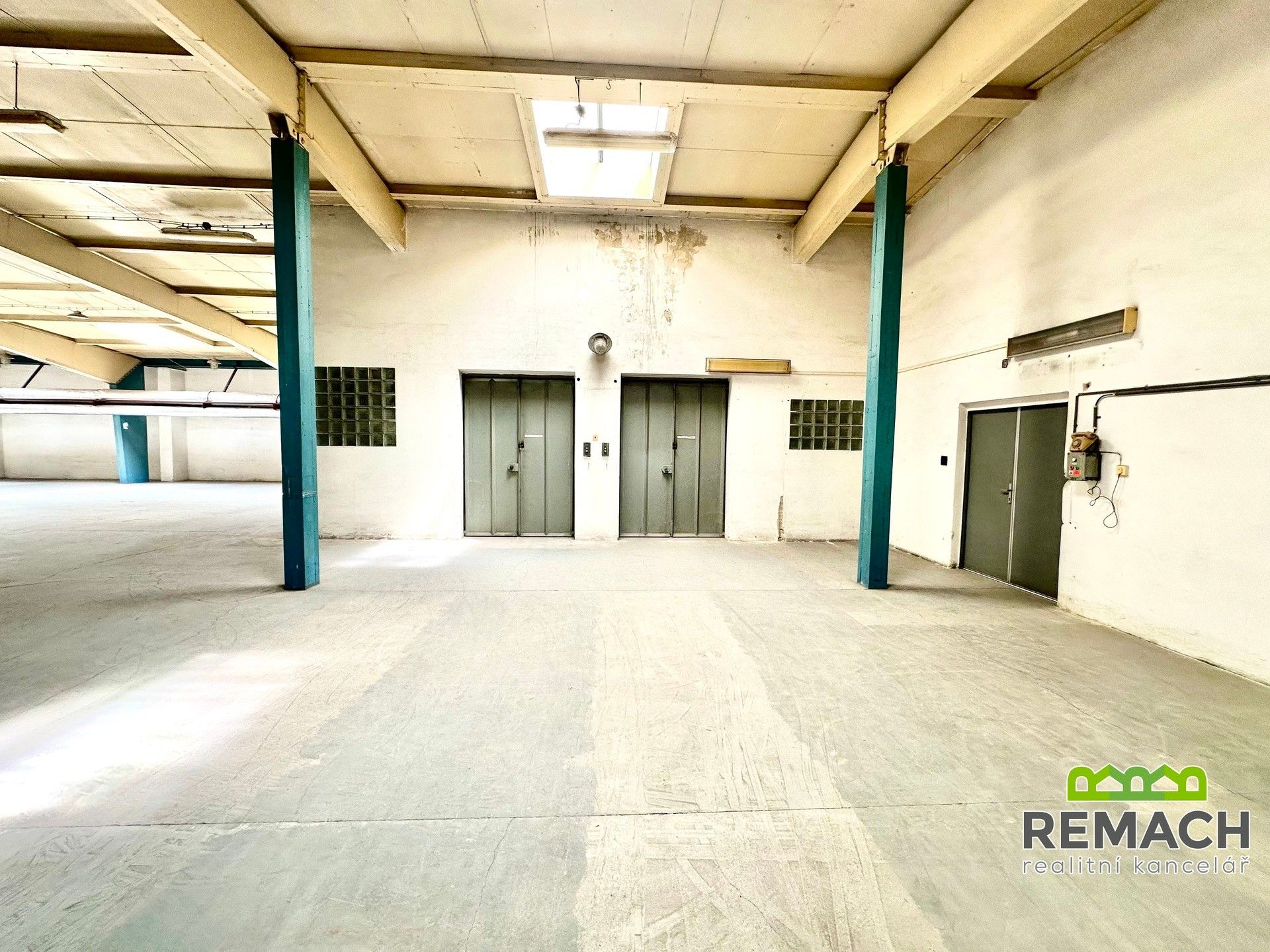 Pronájem komerčního prostoru 1123 m² - foto 6