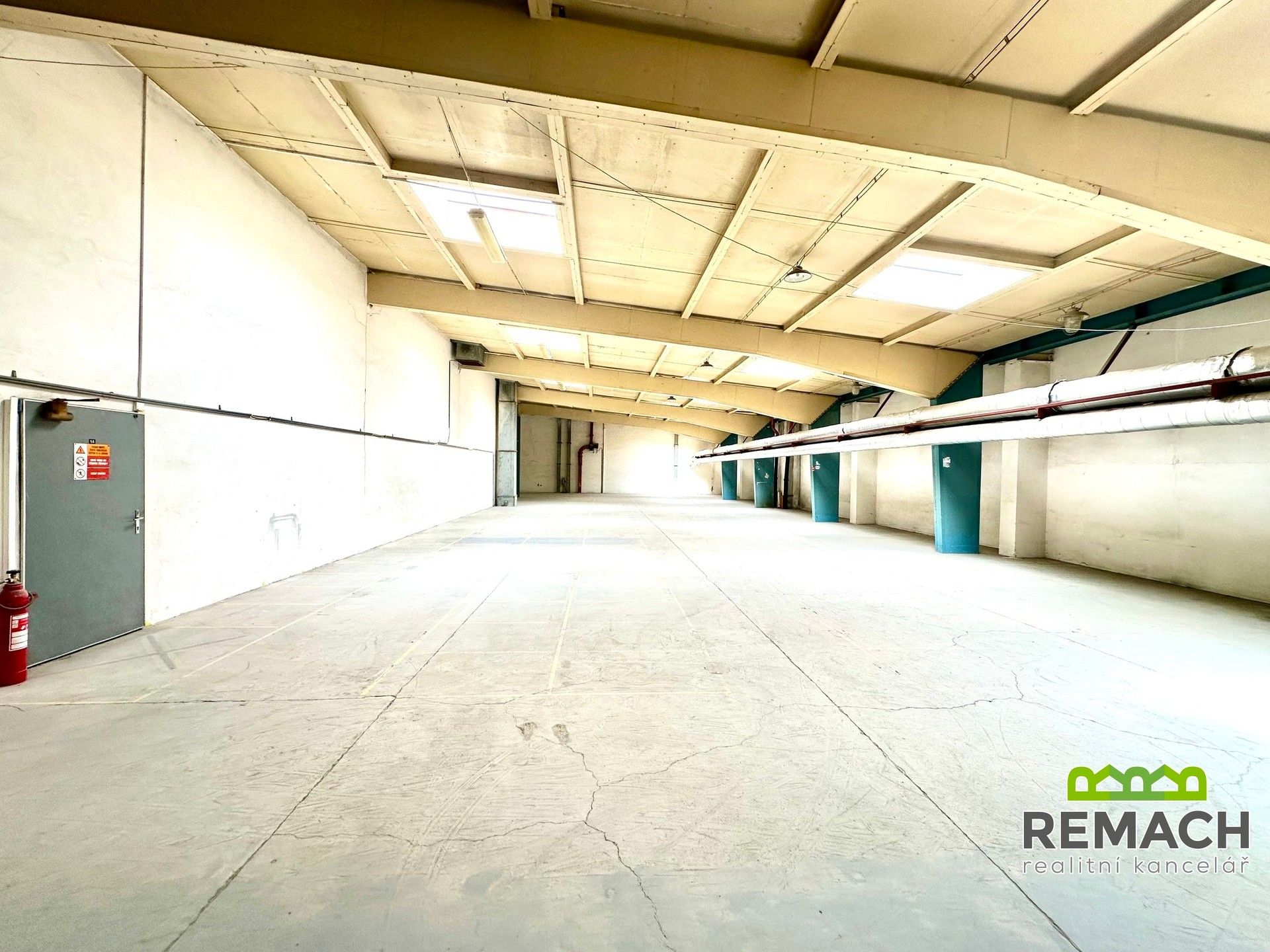 Pronájem komerčního prostoru 1123 m² - foto 8