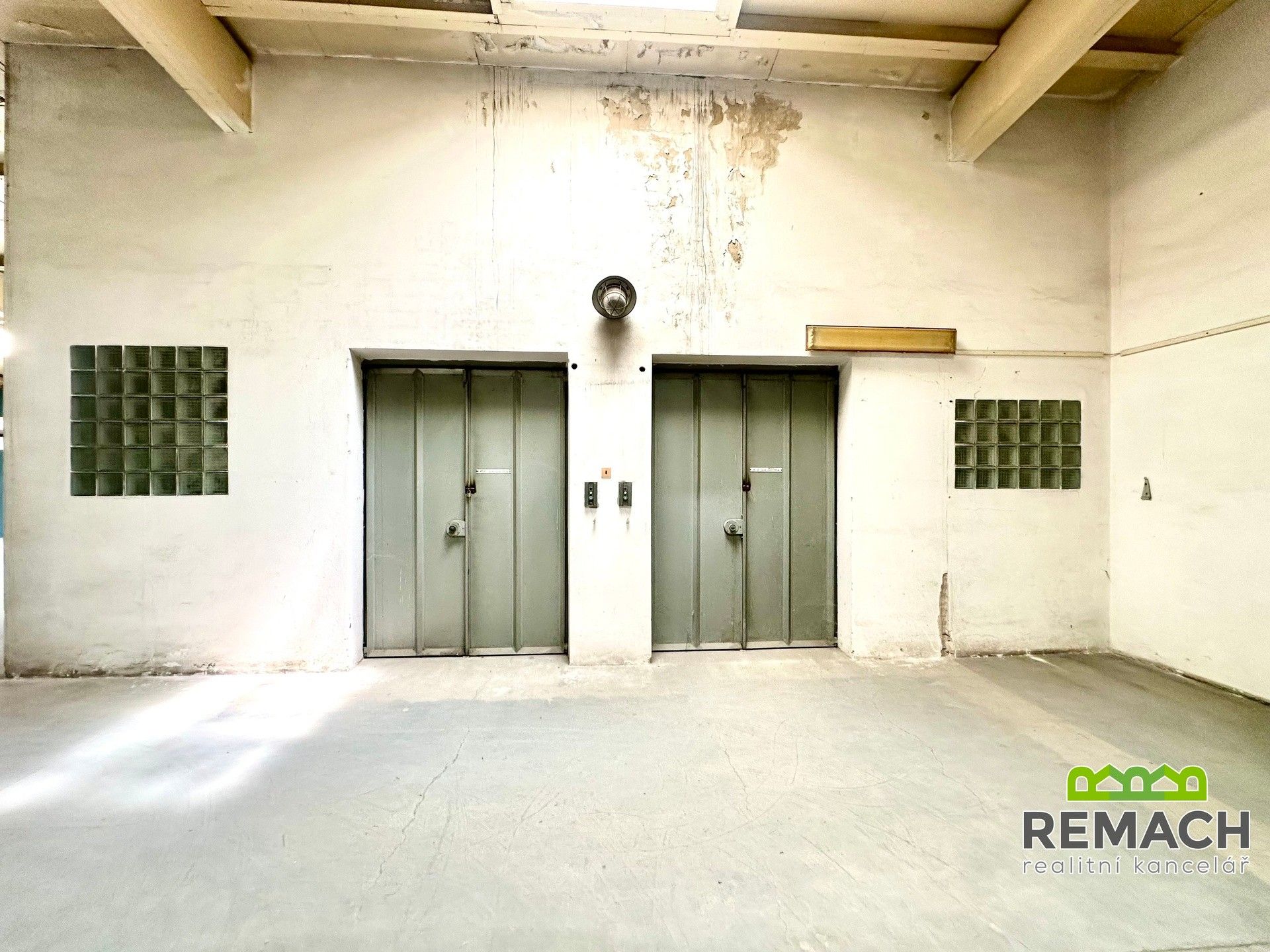 Pronájem komerčního prostoru 1123 m² - foto 7