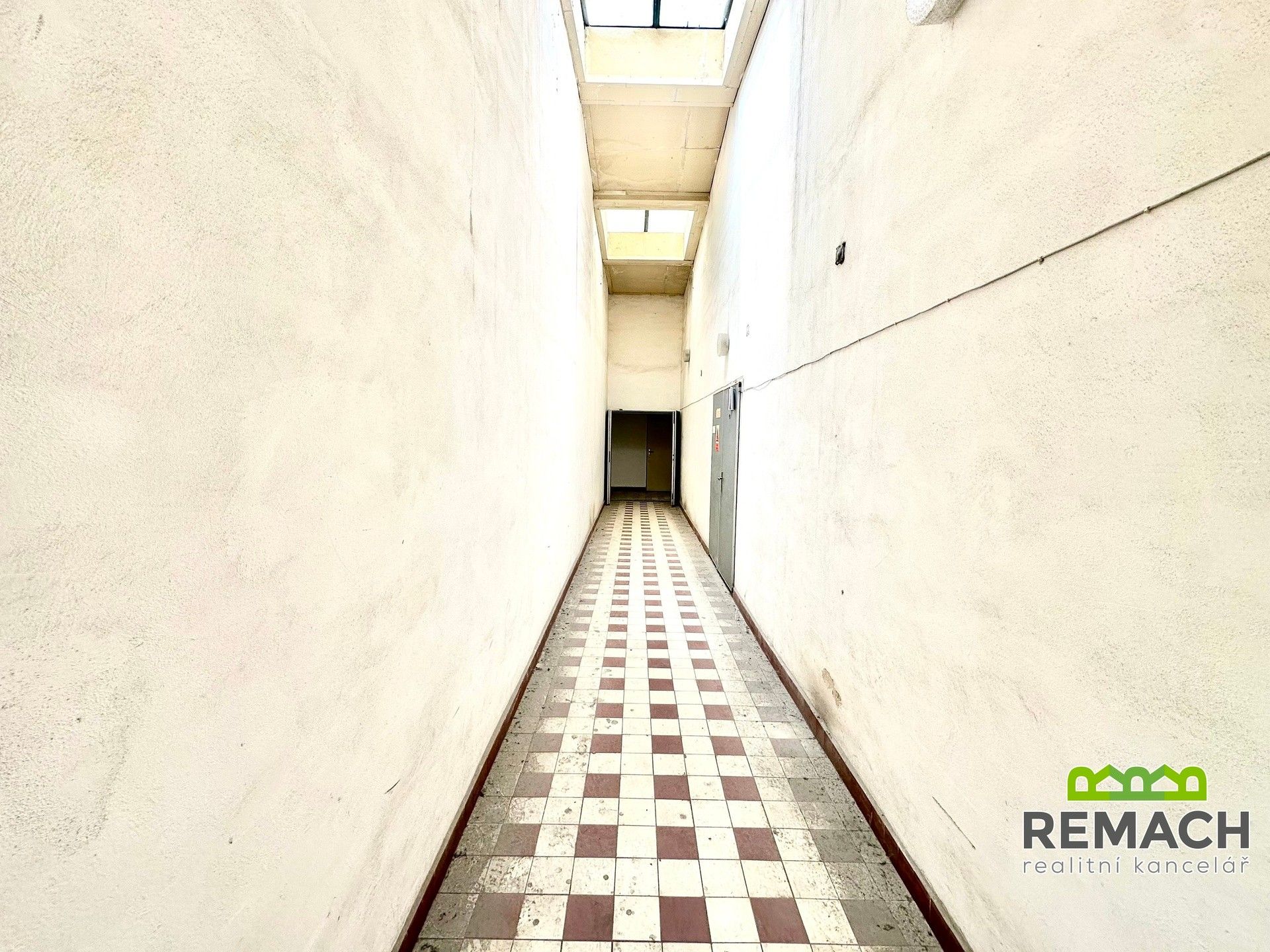 Pronájem komerčního prostoru 1123 m² - foto 10