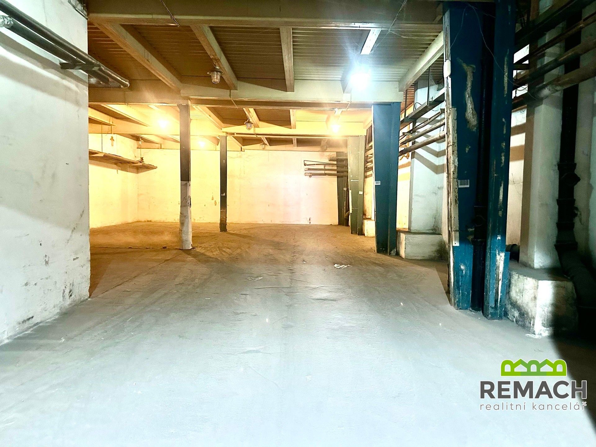 Pronájem komerčního prostoru 1123 m² - foto 12