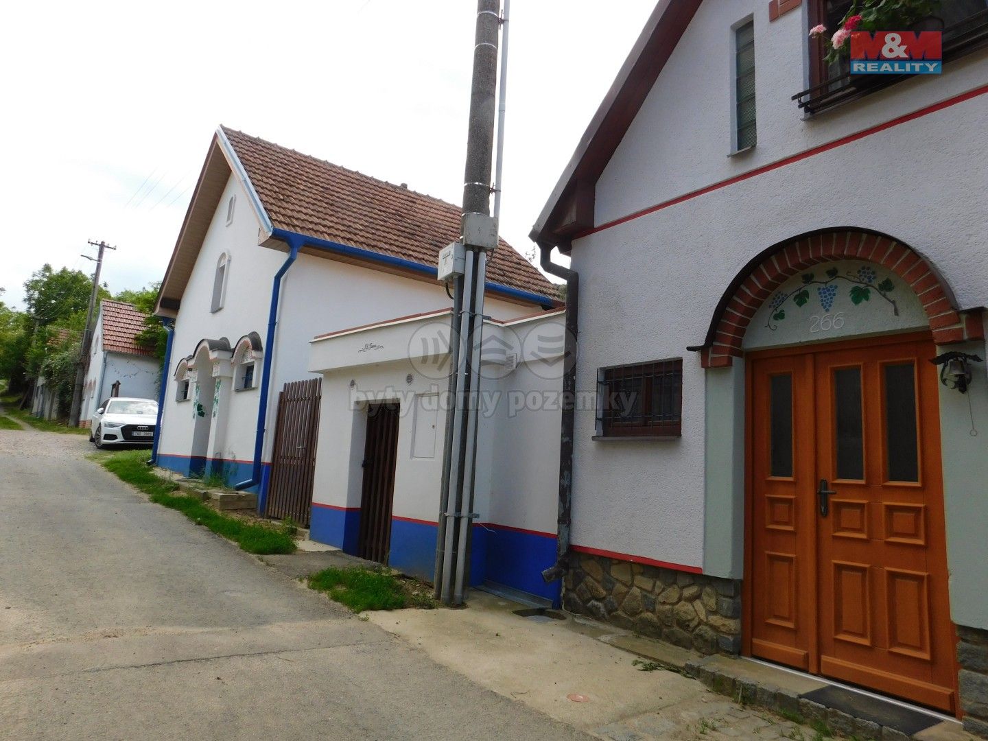 Prodej nemovitosti 200 m² - foto 1