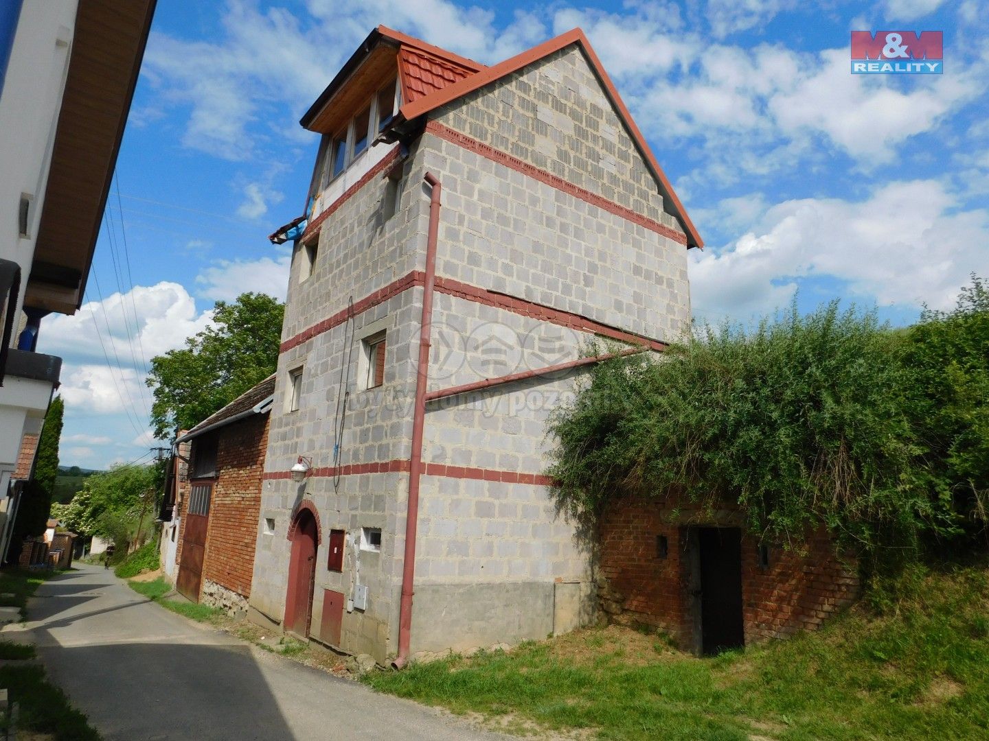 Prodej nemovitosti 200 m² - foto 2