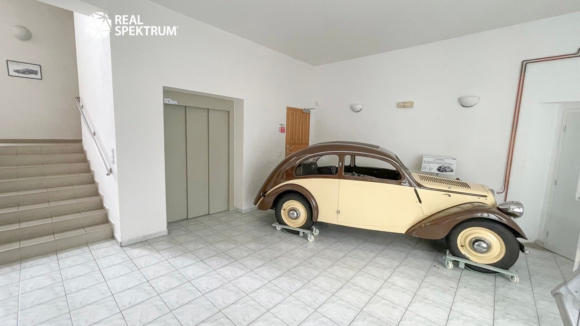 Pronájem komerčního prostoru 1165 m² - foto 5