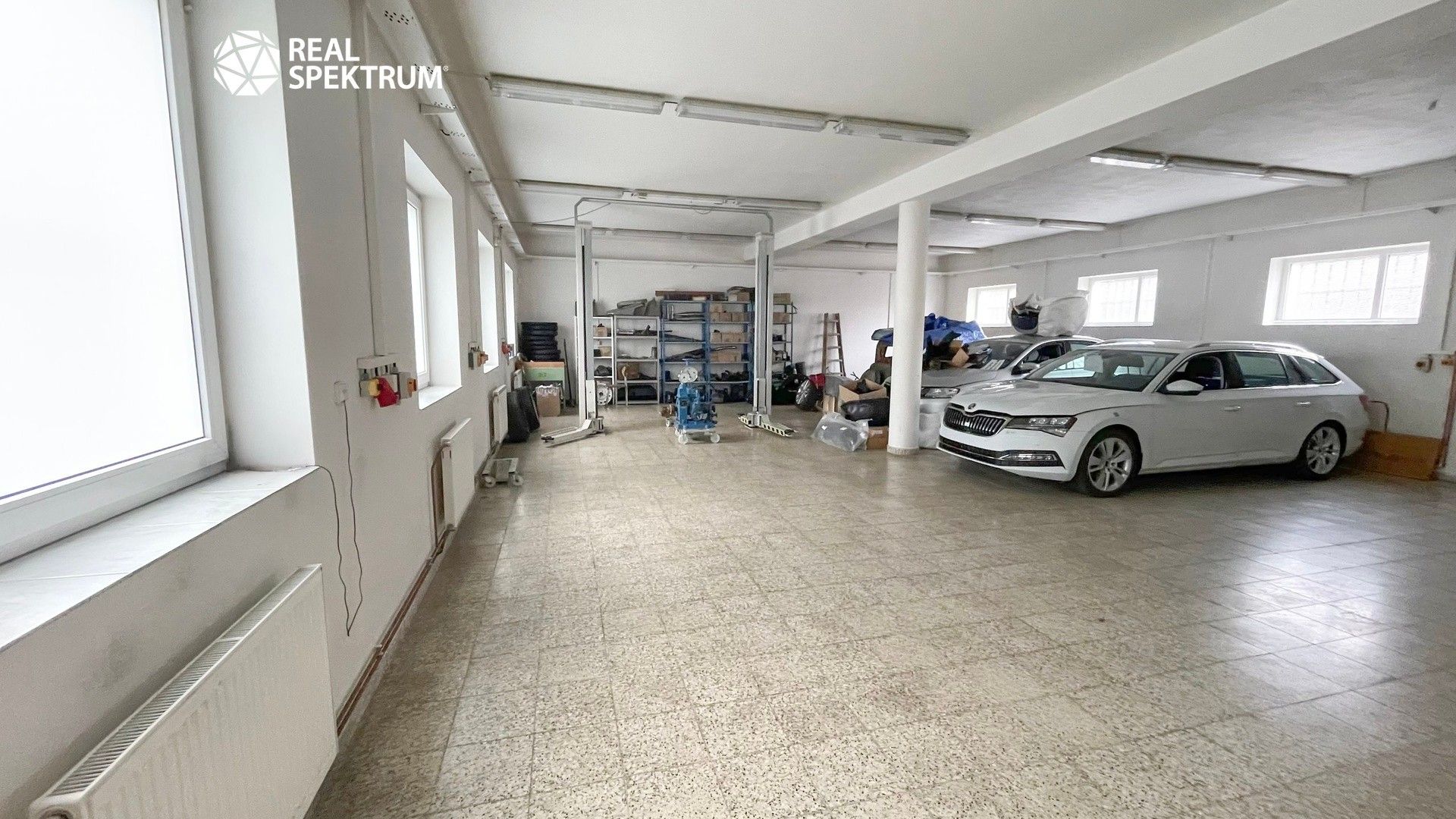 Pronájem komerčního prostoru 1165 m² - foto 7