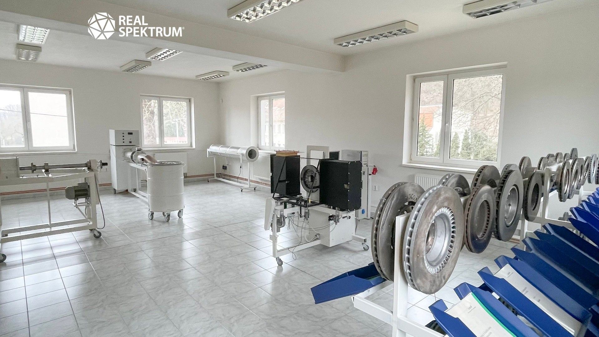 Pronájem komerčního prostoru 1165 m² - foto 14
