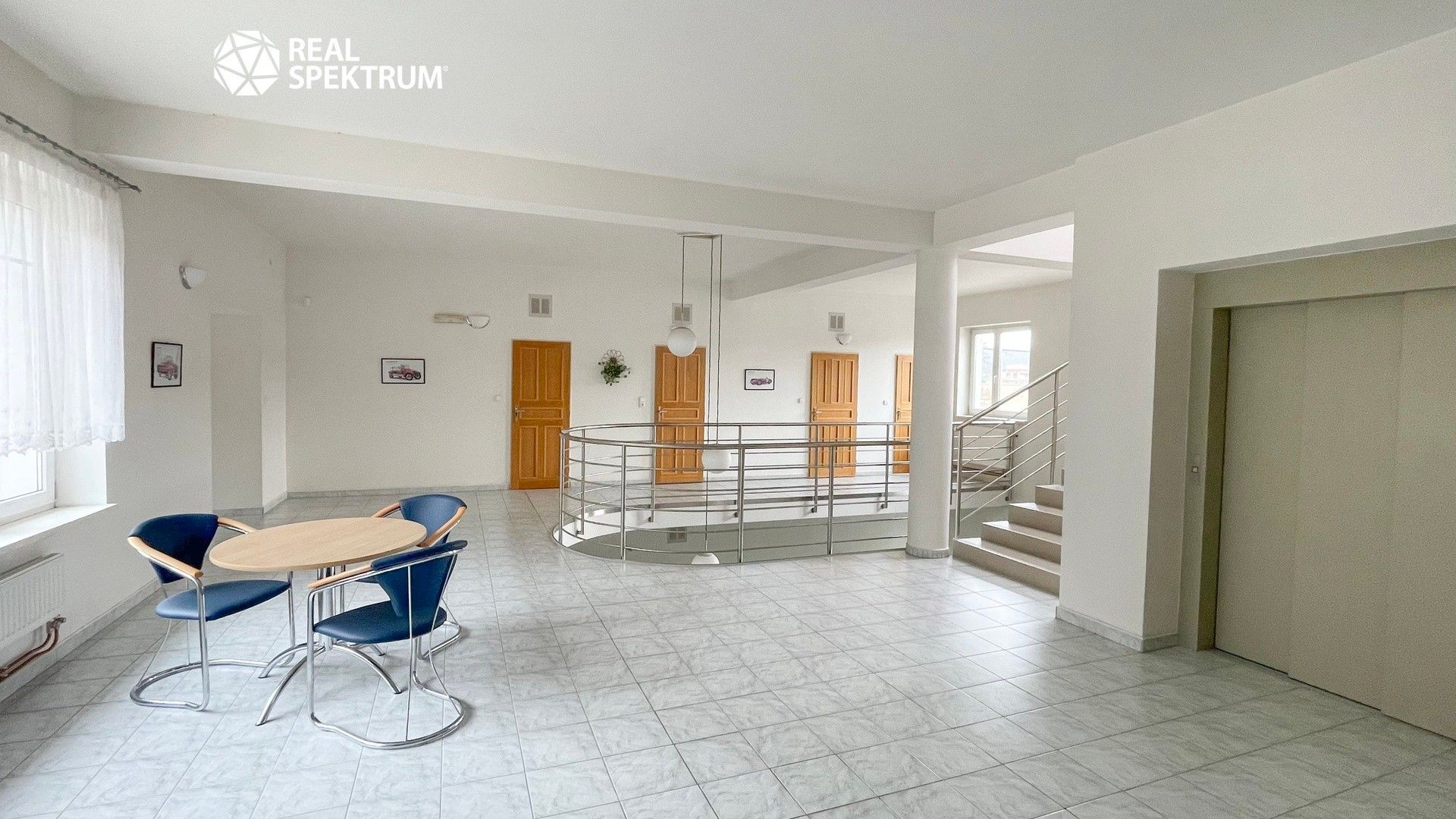 Pronájem komerčního prostoru 1165 m² - foto 9