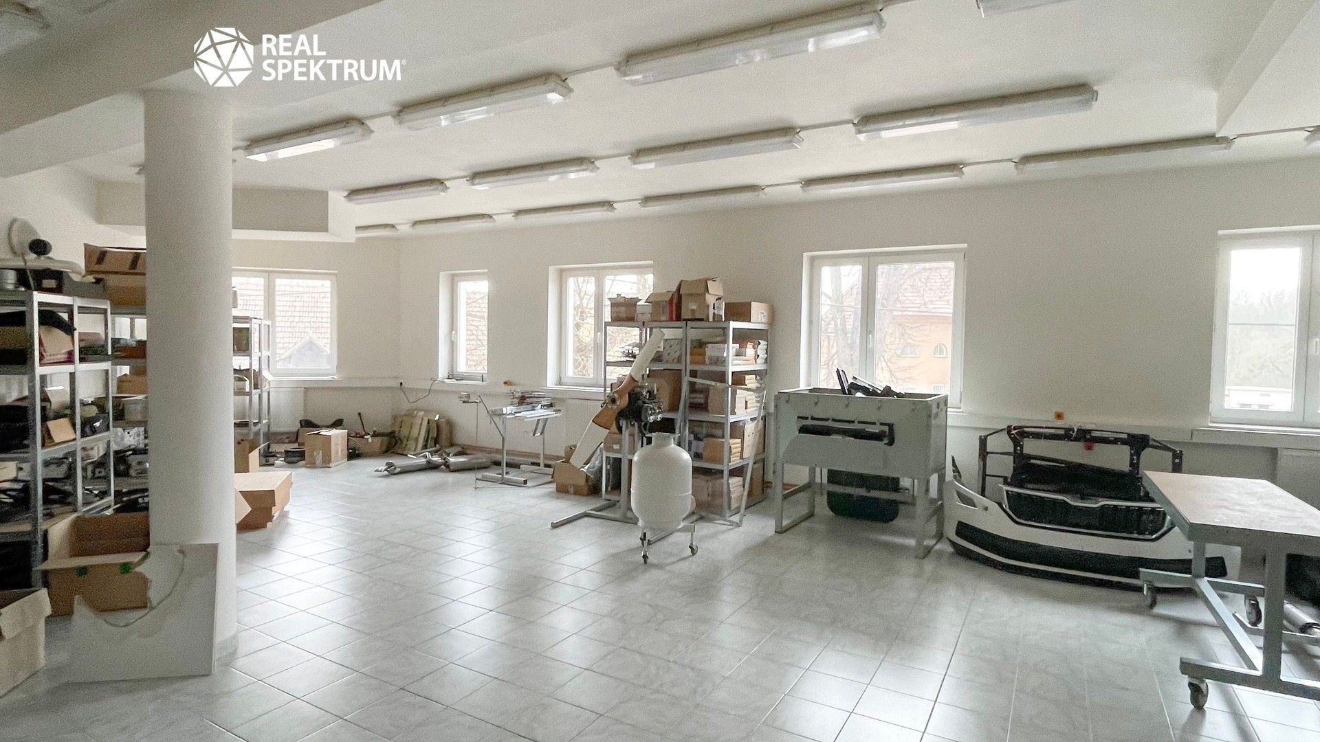 Pronájem komerčního prostoru 1165 m² - foto 11