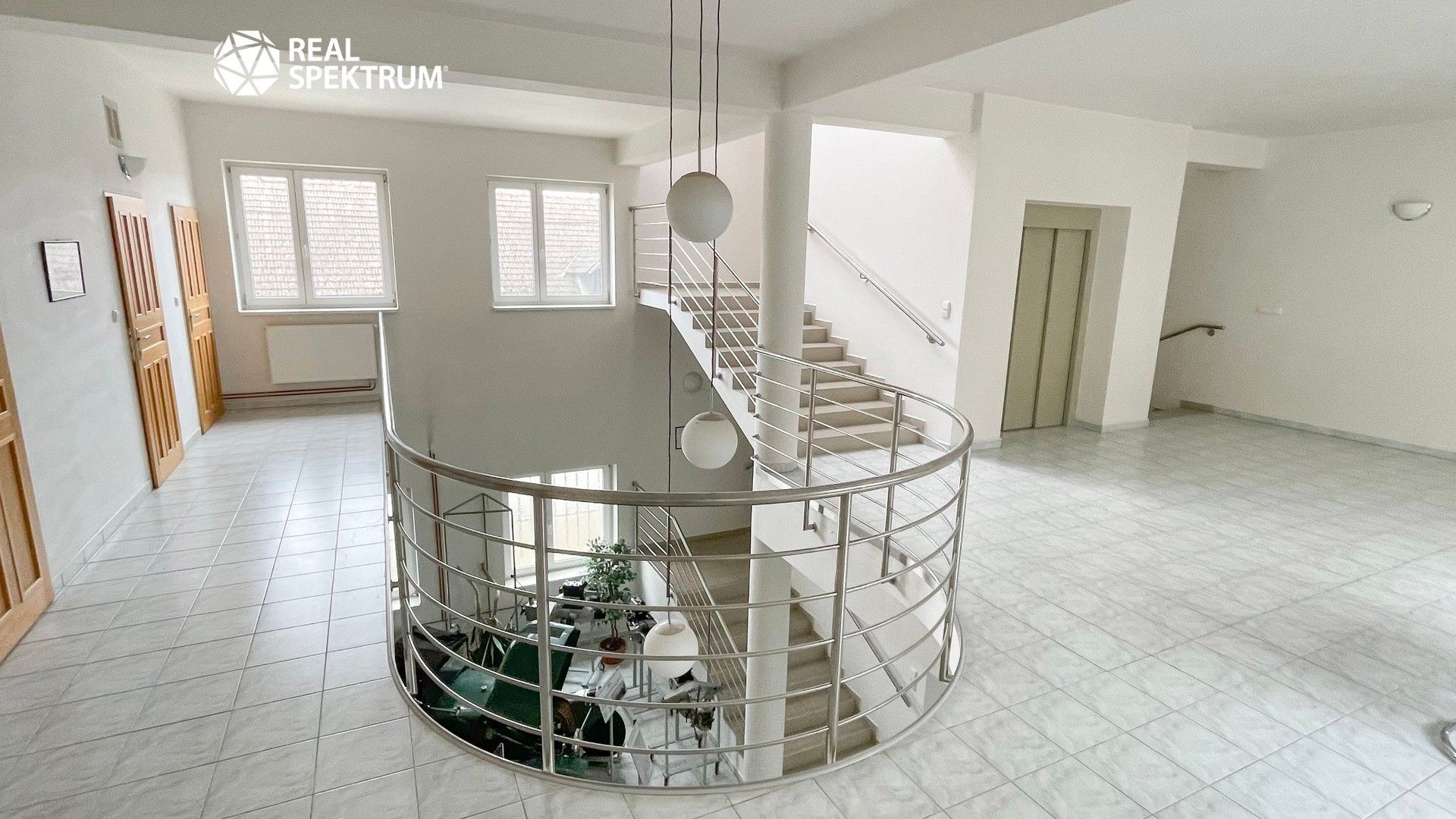 Pronájem komerčního prostoru 1165 m² - foto 16