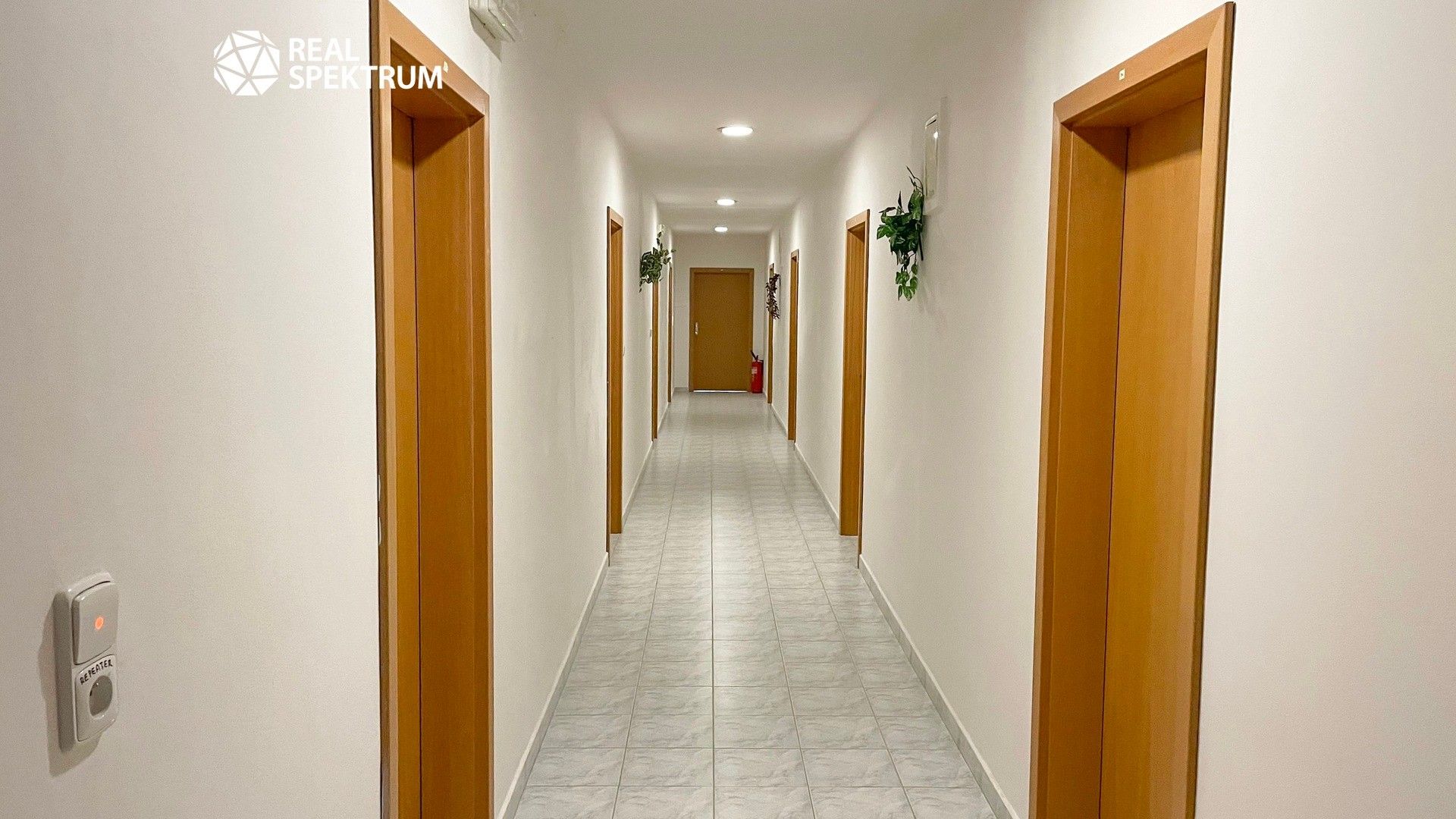 Pronájem komerčního prostoru 1165 m² - foto 23