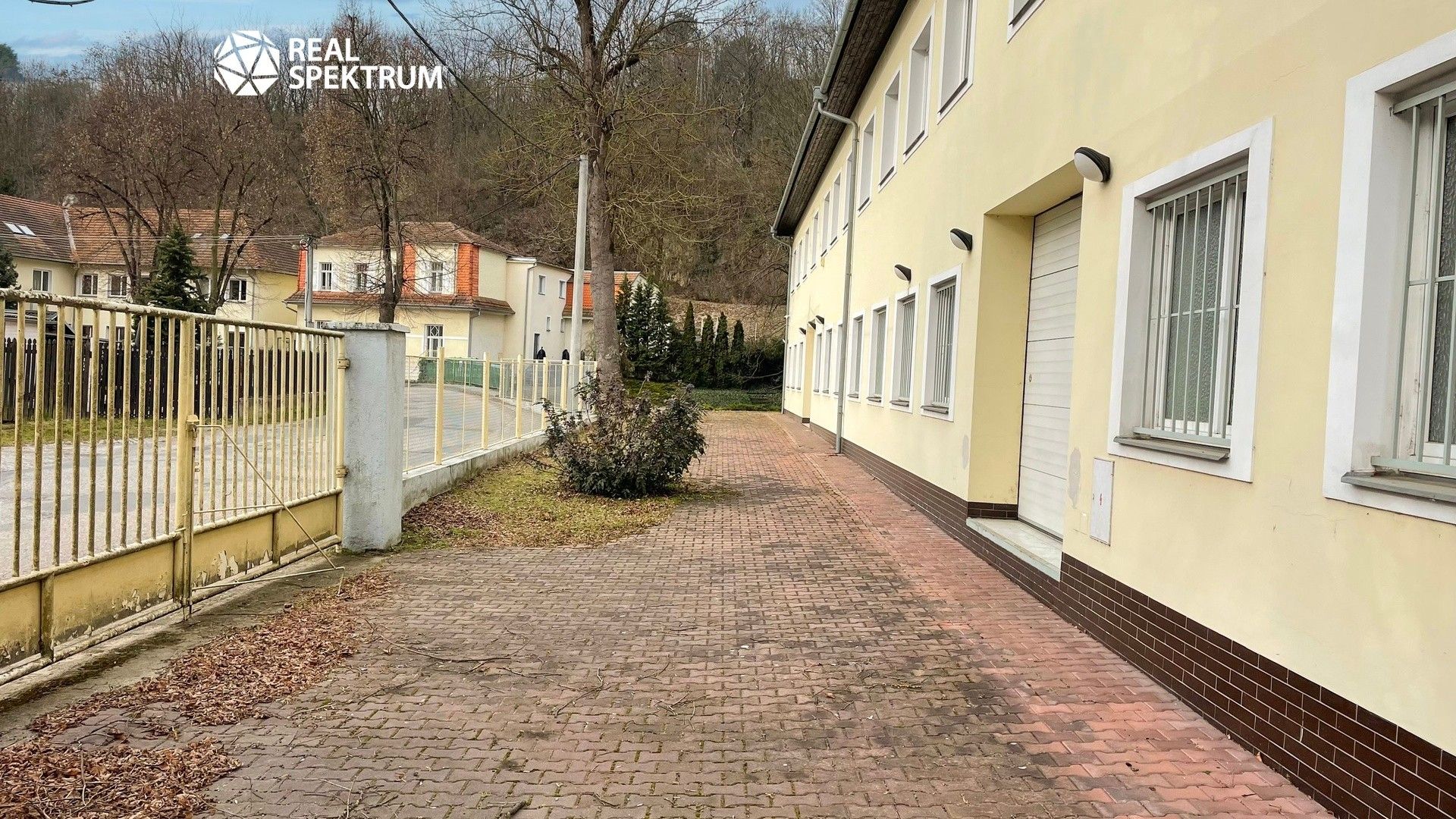 Pronájem komerčního prostoru 1165 m² - foto 29