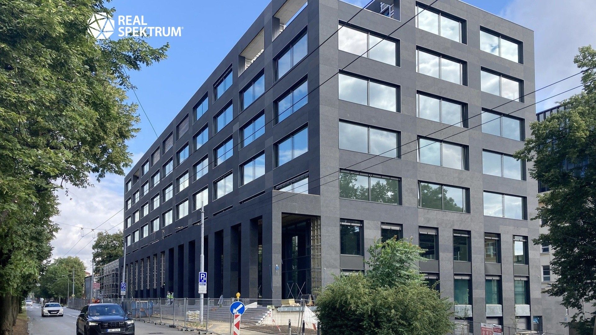 Pronájem komerčního prostoru 1733 m² - foto 3