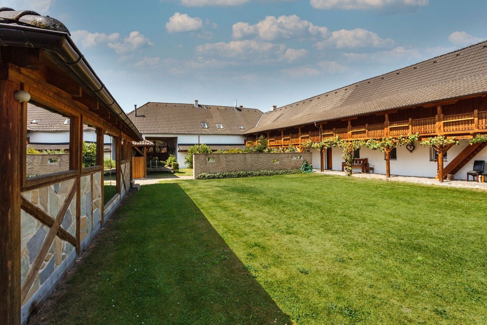 Prodej nemovitosti 950 m² - foto 8