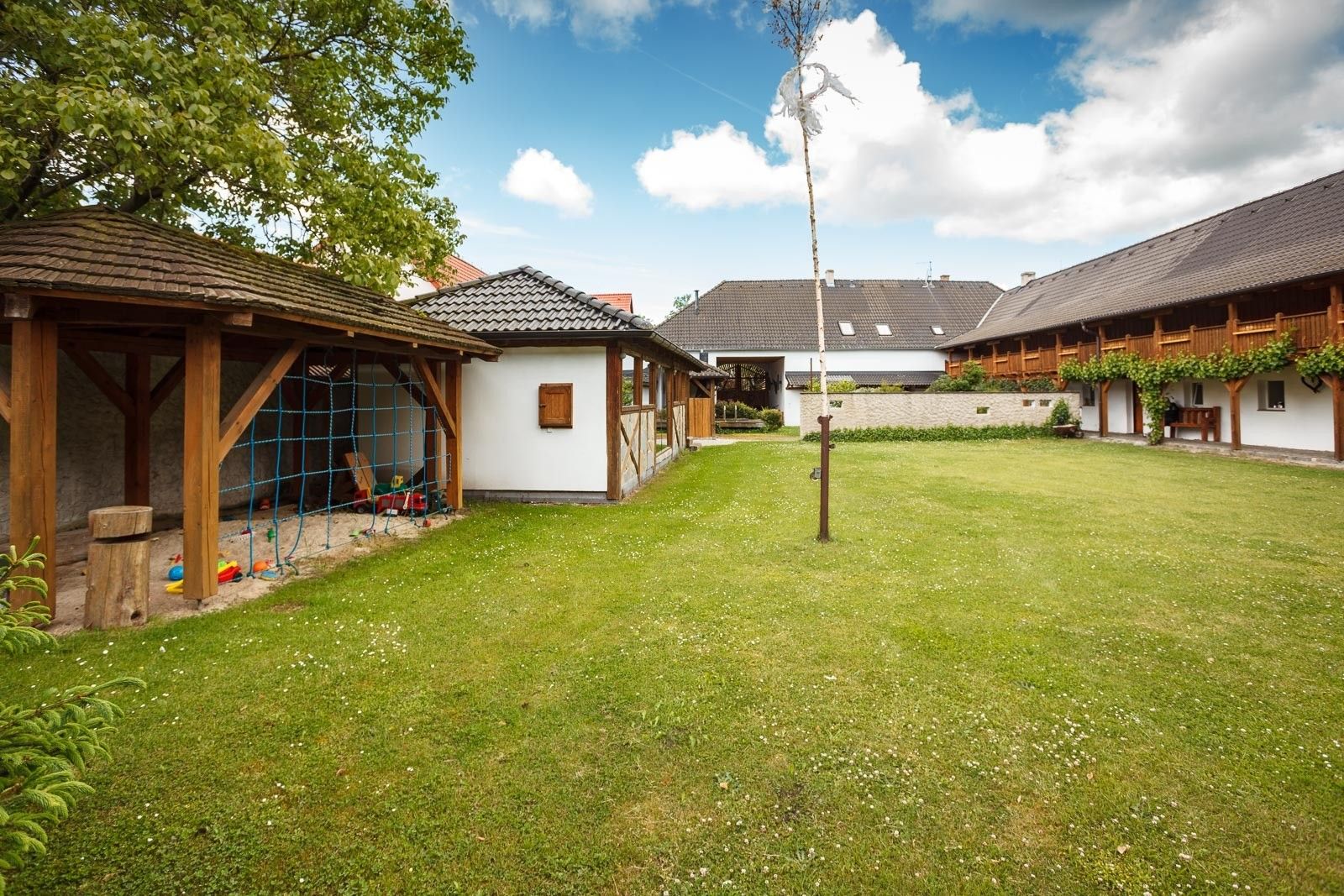 Prodej nemovitosti 950 m² - foto 12