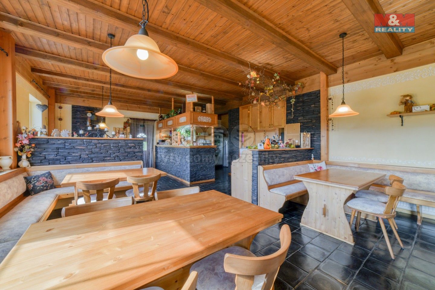 Prodej komerčního prostoru 132 m² - foto 1