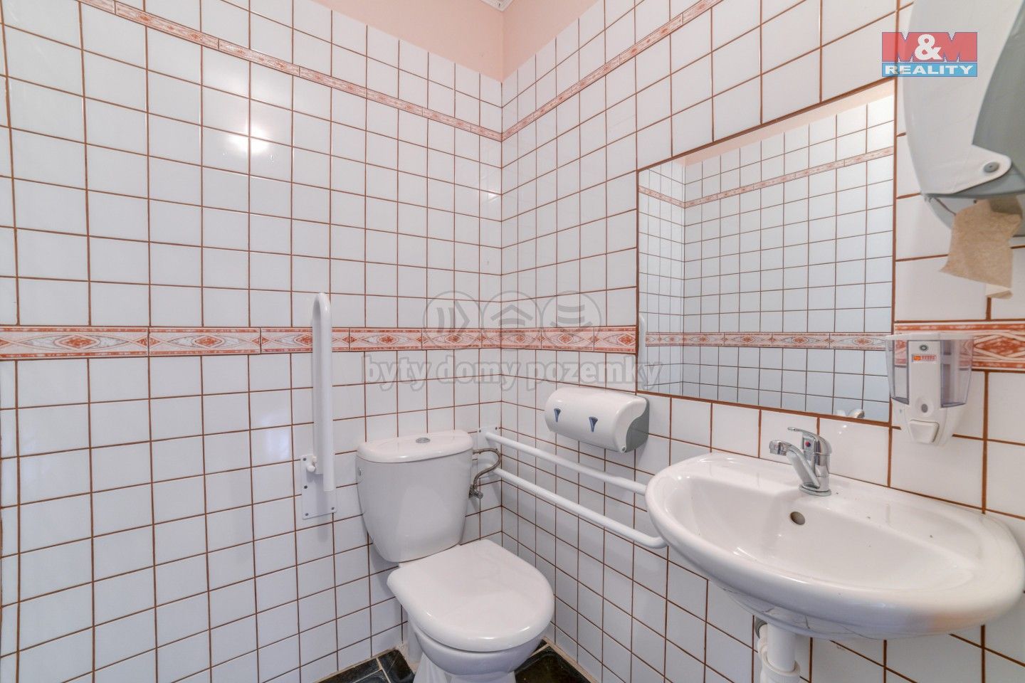 Prodej komerčního prostoru 132 m² - foto 28