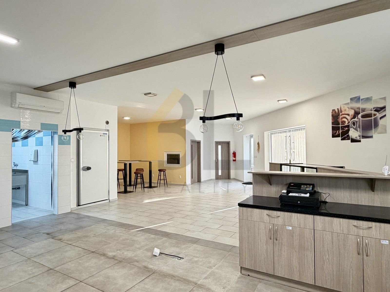 Pronájem komerčního prostoru 122 m² - foto 8