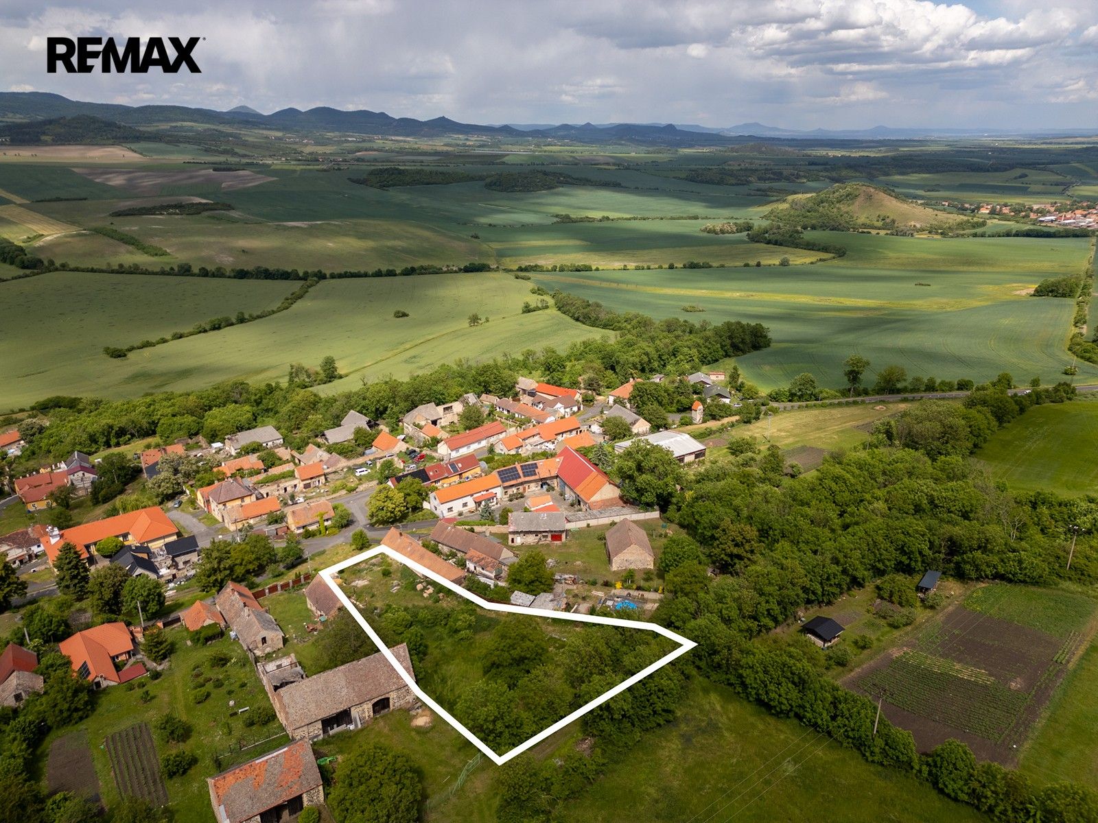 Prodej pozemku 2061 m² - foto 1