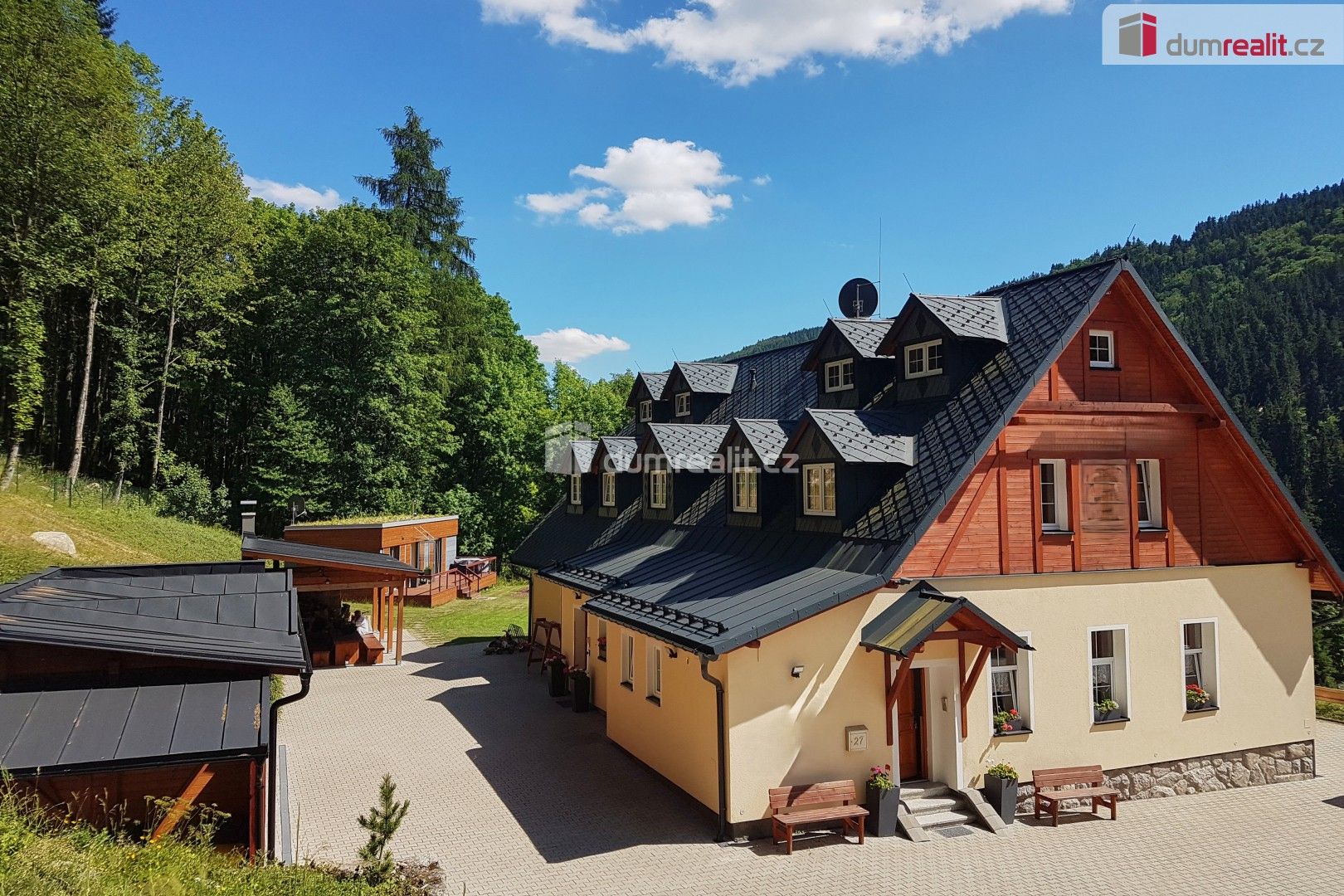 Prodej komerčního prostoru 324 m² - foto 4