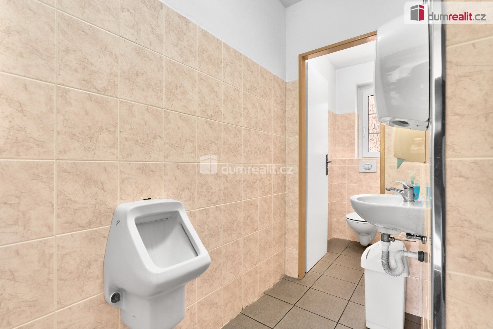 Pronájem komerčního prostoru 206 m² - foto 16