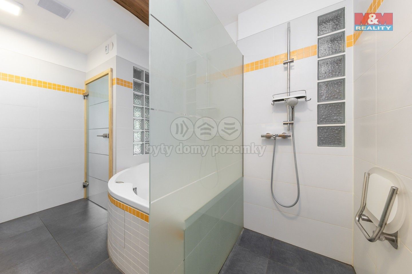 Prodej komerčního prostoru 231 m² - foto 3