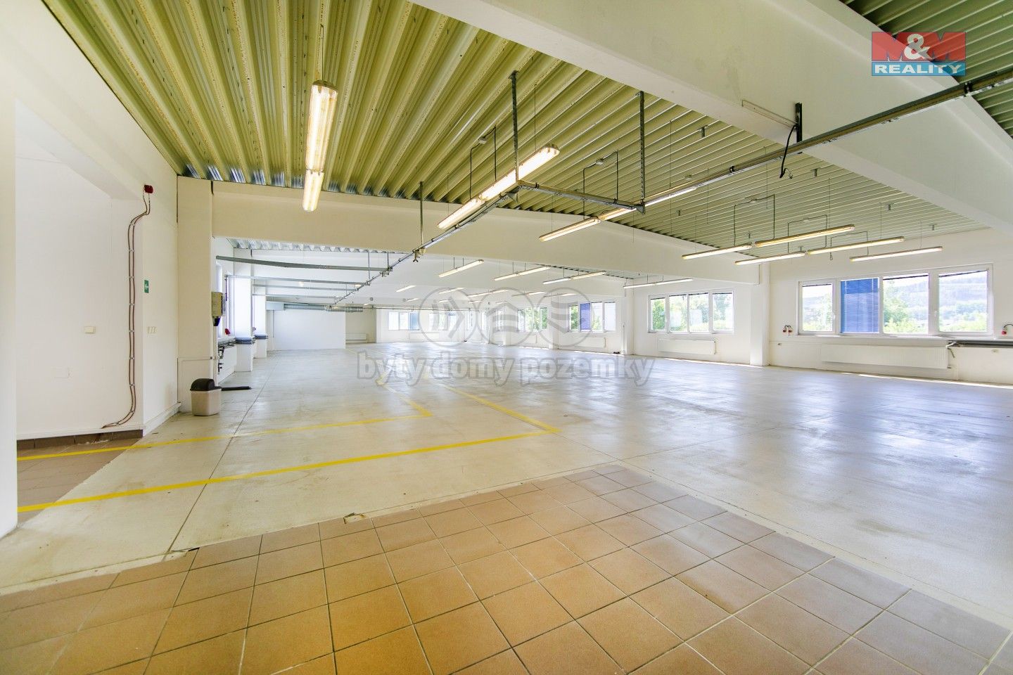 Prodej komerčního prostoru 4311 m² - foto 35