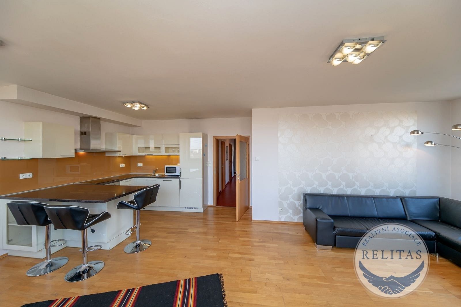 Pronájem bytu 3+kk 93 m² - foto 2
