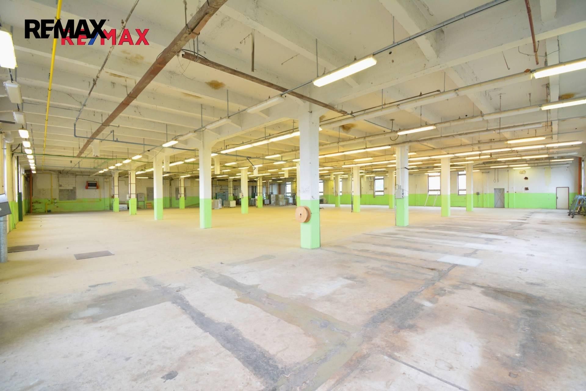 Pronájem komerčního prostoru 2756 m² - foto 3