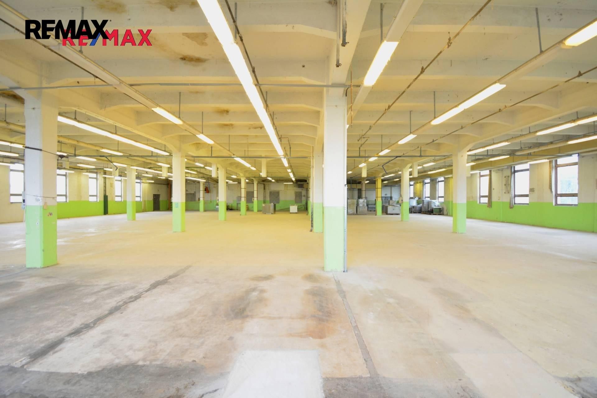 Pronájem komerčního prostoru 2756 m² - foto 8
