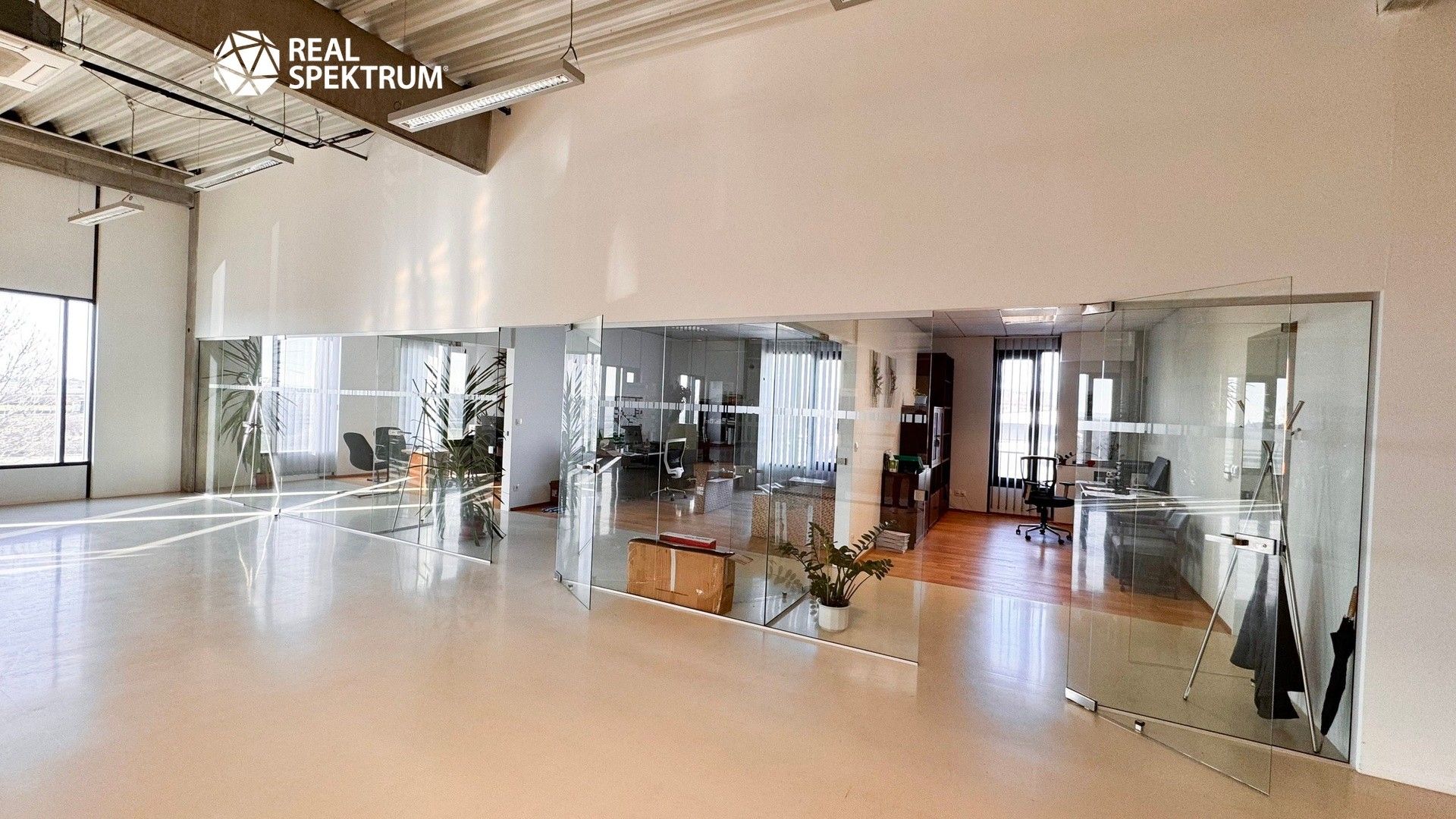 Pronájem komerčního prostoru 464 m² - foto 2