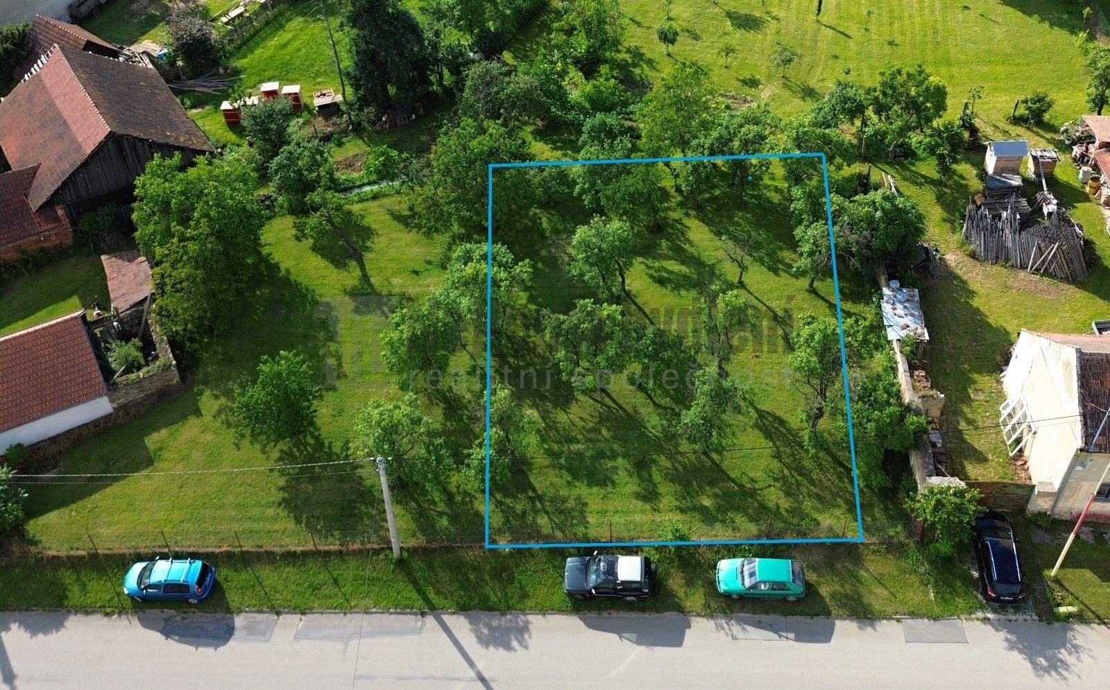 Prodej pozemku 490 m² - foto 1