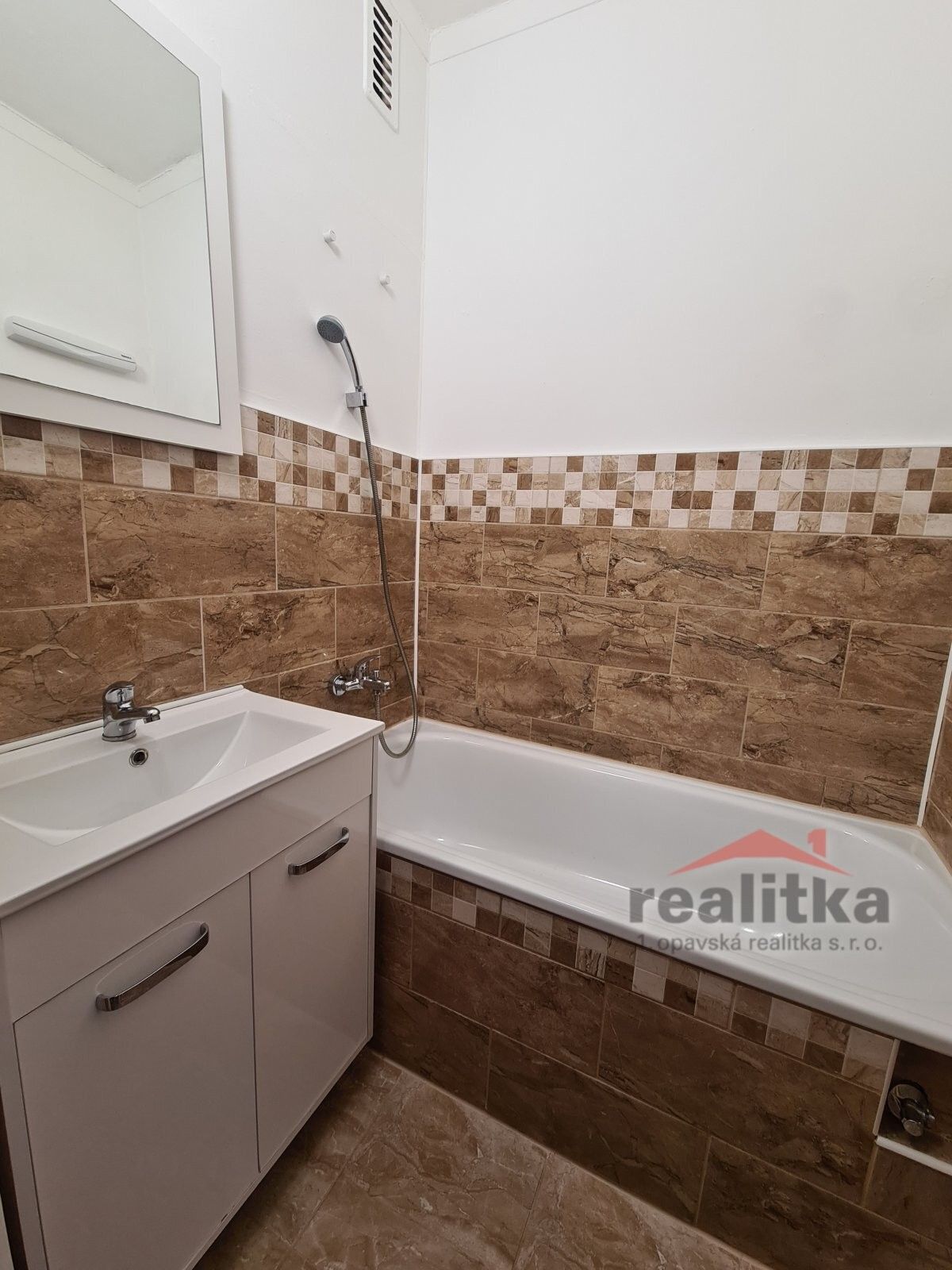Pronájem bytu 2+1 56 m² - foto 8