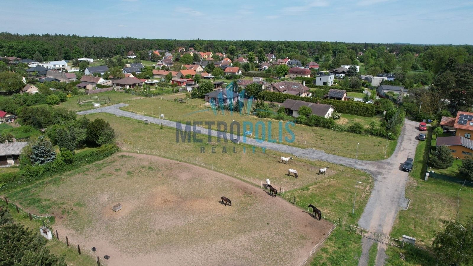 Prodej pozemku 850 m² - foto 1
