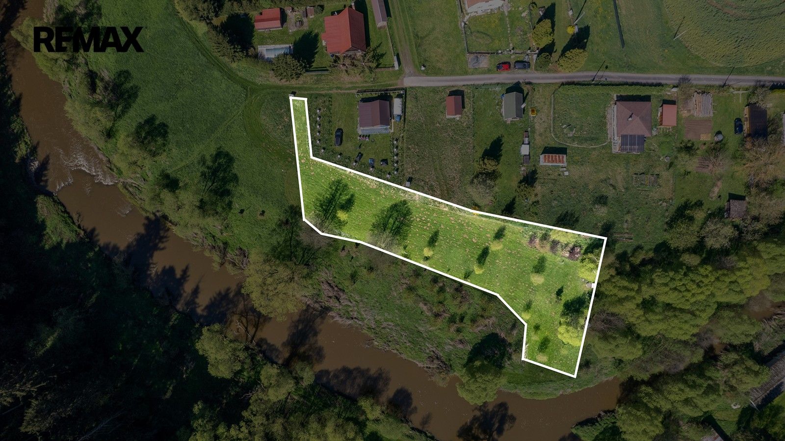 Prodej nemovitosti 2100 m² - foto 1