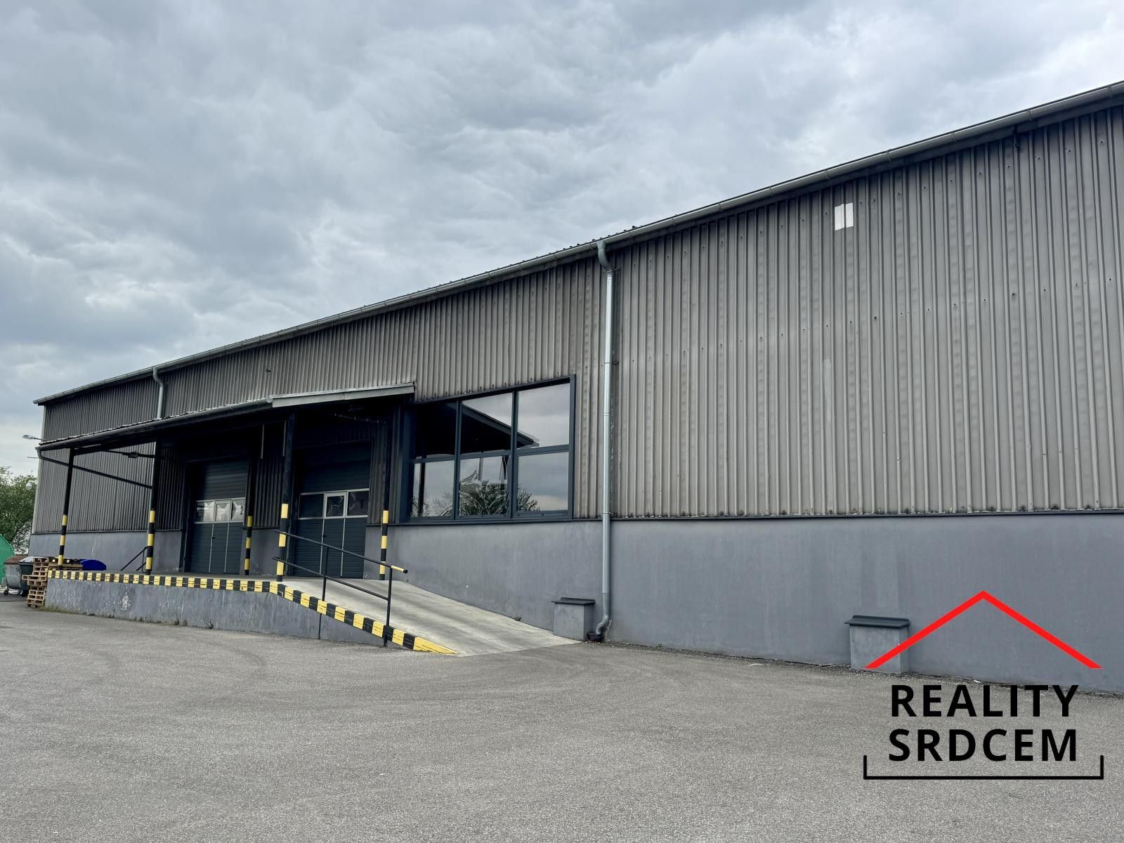 Pronájem komerčního prostoru 430 m² - foto 4